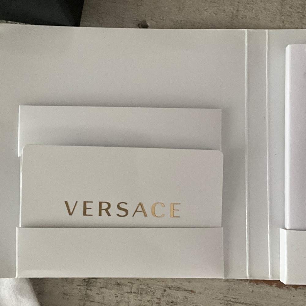 Versace Womens 86Q961MD497 S455 Destiny Precious
DIAMOND Floating Emeralds Watch - Picture 10 of 12